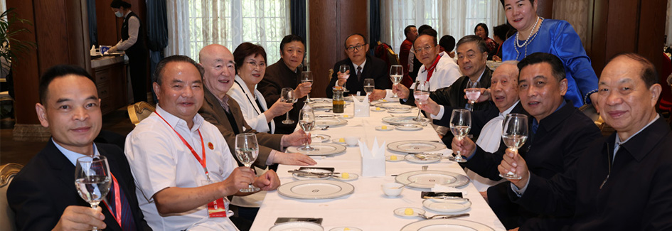 羅大友出席新時代第三屆“壽星”健康長壽經(jīng)驗(yàn)交流會